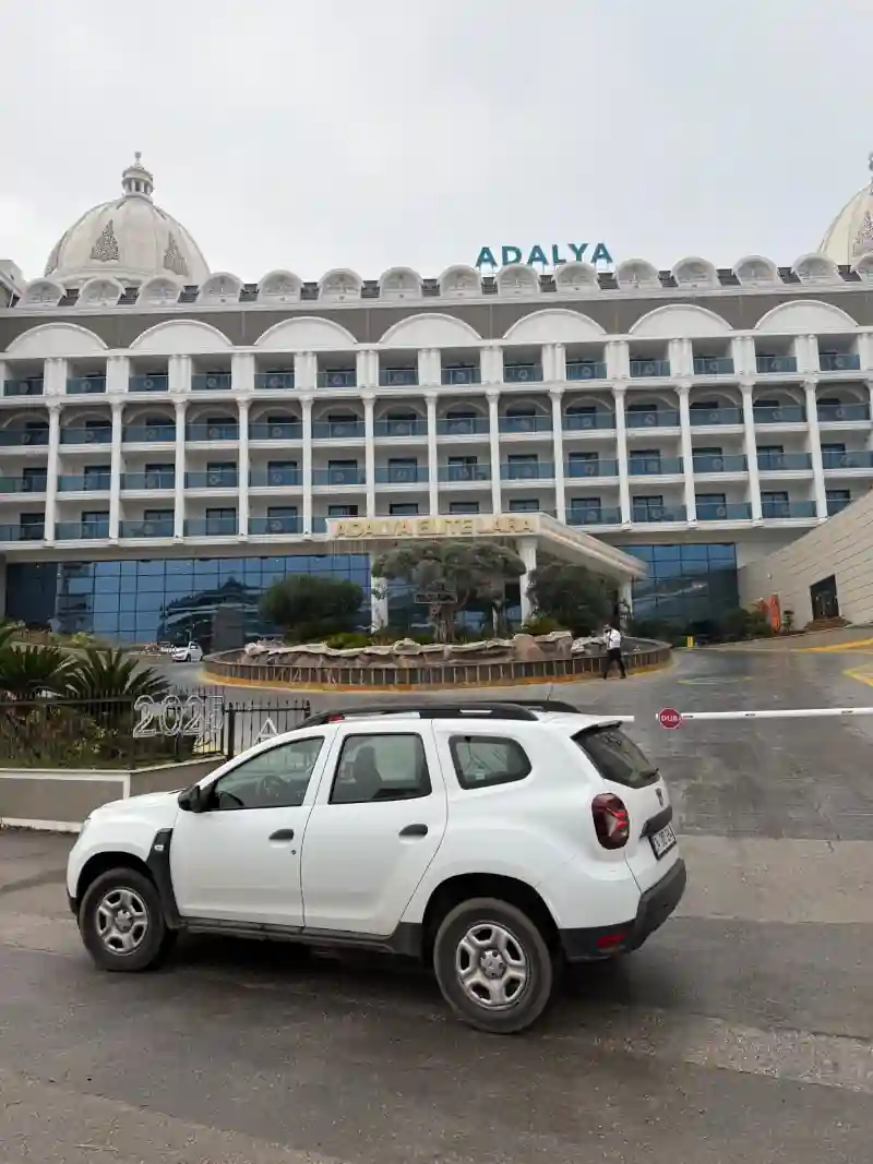 Mietwagenübergabe am Adalya Elite Hotel in Lara / Türkei