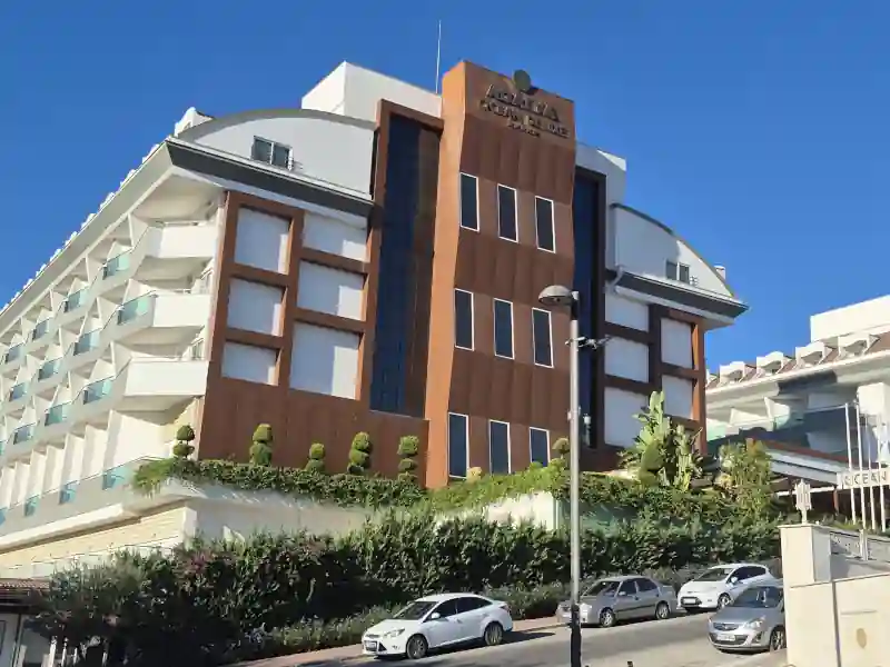 Mietwagenübergabe am Adalya Ocean Deluxe Hotel in Evrenseki / Türkei