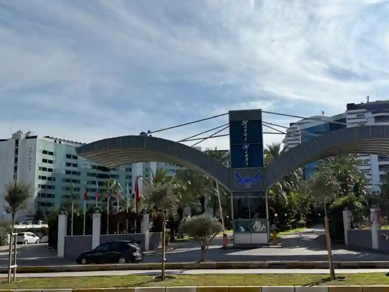 Mietwagenübergabe am Royal Wings Hotel in Lara / Antalya
